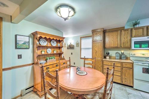 Peaceful Newland Family Cottage with 2 Decks! in Newland, USA