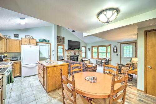 Peaceful Newland Family Cottage with 2 Decks! in Newland, USA
