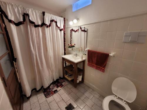 One-Bedroom Apartment image 6