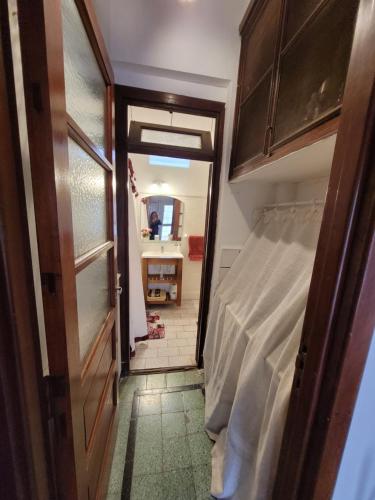 One-Bedroom Apartment image 9