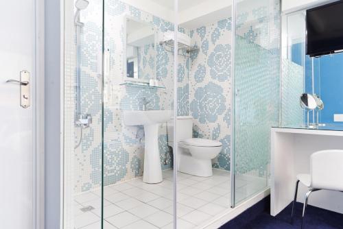 room detail thumbnail 2