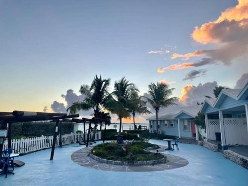 . Beautiful Villa just steps away from the beach!