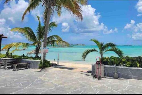 Beautiful Villa just steps away from the beach! in George Town