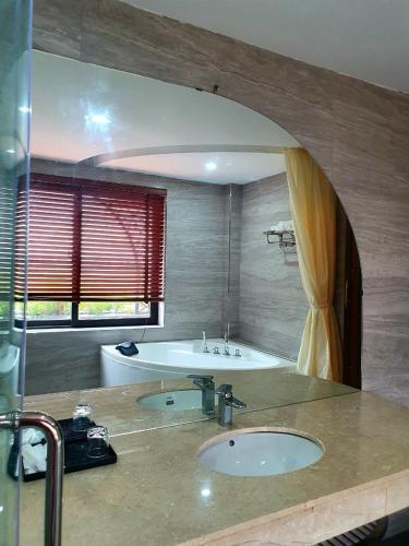 Ocean Hotel Dien Chau - Nghe An - 화장실