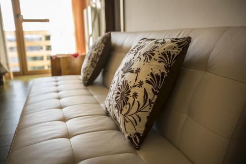 2 bedrooms, 3 beds