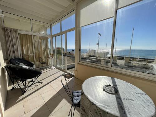 Duplex de charme en front de mer avec veranda - FR-1-361-32 in Jullouville