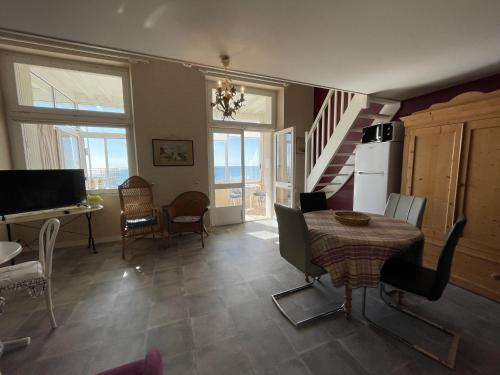 Duplex de charme en front de mer avec veranda - FR-1-361-32 in Jullouville