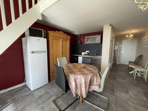 Duplex de charme en front de mer avec veranda - FR-1-361-32 in Jullouville