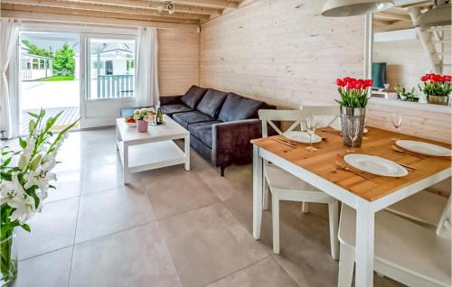 virtuve, Stunning Home In Kolczewo With Swimming Pool in Kolczewo