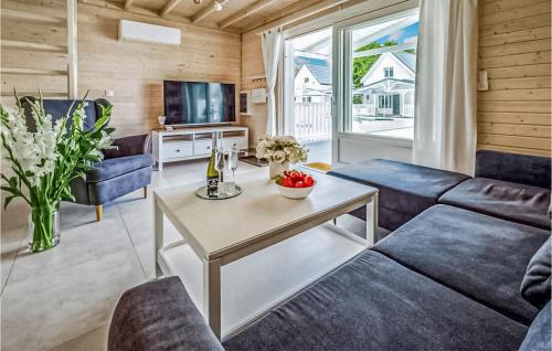 virtuve, Stunning Home In Kolczewo With Swimming Pool in Kolczewo
