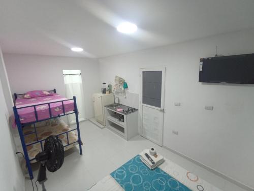 1 double bed, 2 twin beds