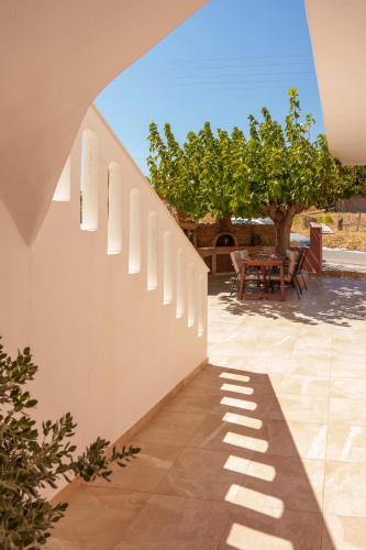 Entrance, Hara's Apartments in Viannos