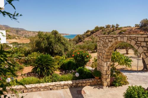 Surrounding environment, Hara's Apartments in Viannos