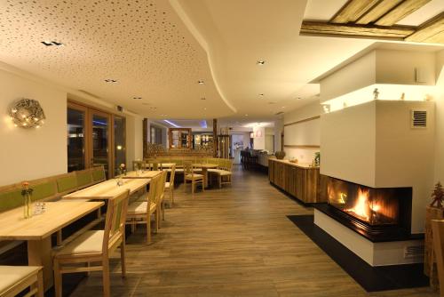 餐廳, 瓦爾德克里斯托爾膳食公寓 (Pension Waldkristall) in 弗勞埃瑙