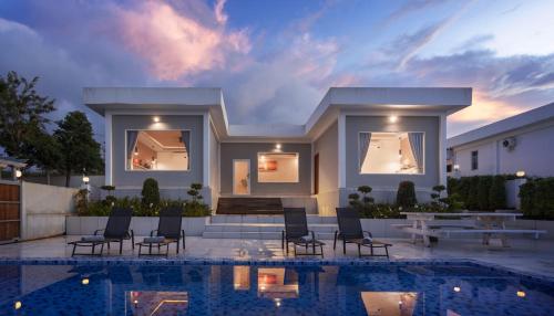 4 bedrooms, 7 beds