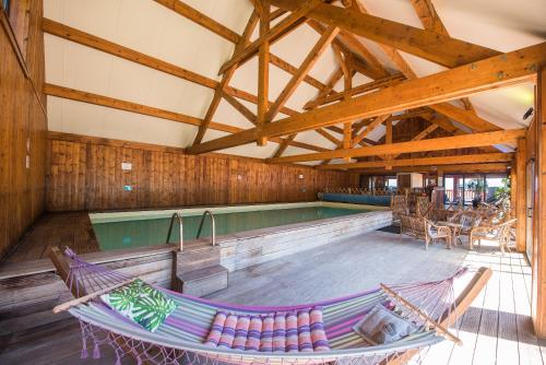 Úszómedence, Chalet Hotel Les Blancs in Uvernet-Fours