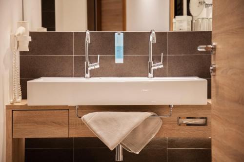 392129779 Hotel Sonnegg