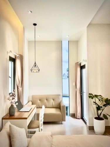 . MIDMOST HOUSE