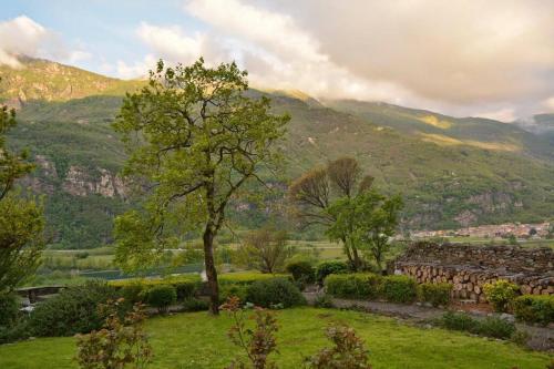Skats, Romantic Italian Castle at the foot of the Alps in Settimo Vittone