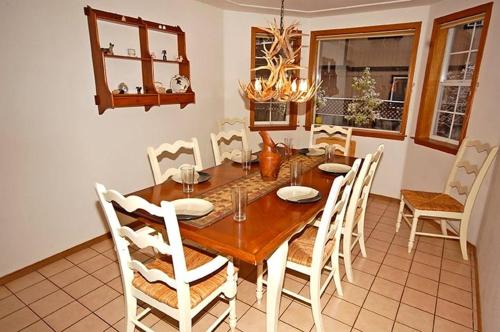 1209 Golden Bear Home - image 6
