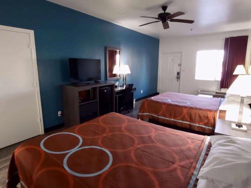 Super 8 by Wyndham Forney/East Dallas in Forney, USA