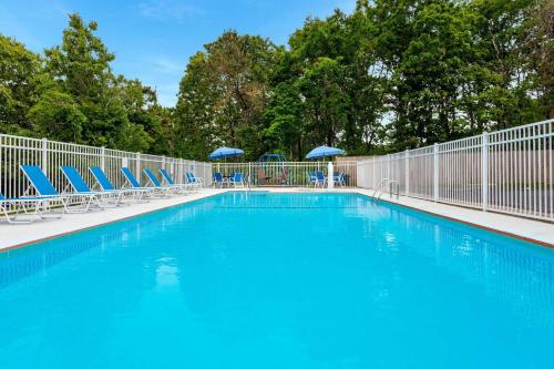 Travelodge by Wyndham Cape Cod Area - image 6