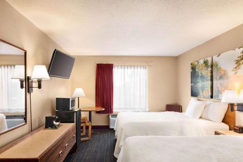 Days Inn by Wyndham Hurley - image 12