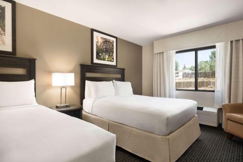 Queen Room with Two Queen Beds - Non-Smoking