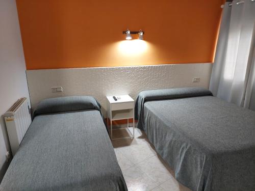 2 twin beds
