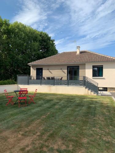 La maison de la vallée (La maison de la vallee) in เอรูวีล แซ็ง แคลร์