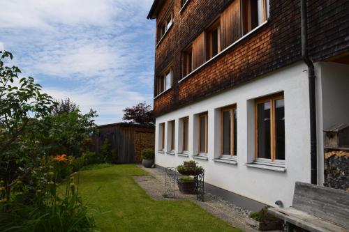 Ferienwohnung auf der sonnigen Südseite (Ferienwohnung auf der sonnigen Sudseite) in Langenegg