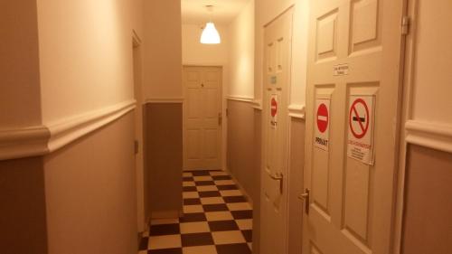 Large Apartment (1-4 Adults) image 4