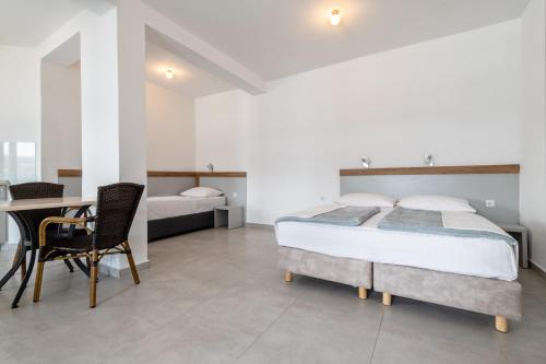1 king bed, 1 twin bed, 1 sofa bed