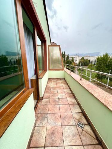 One-Bedroom Apartment with Balcony