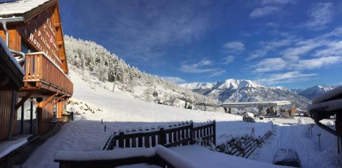 Chalet Hôtel Les Blancs