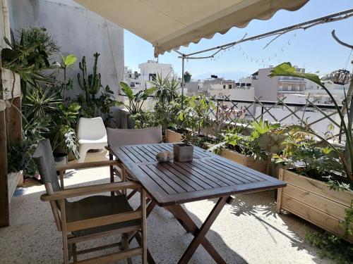  Huge Balcony City Center Flat, Unterkunft in Thérissos