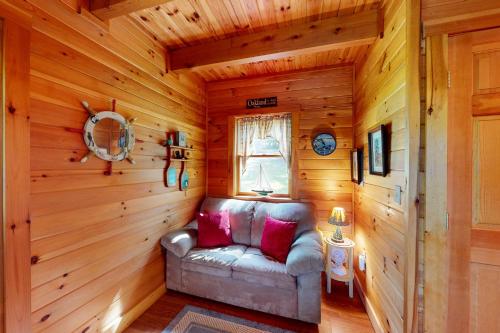 Lenas' Lakeside Cabin