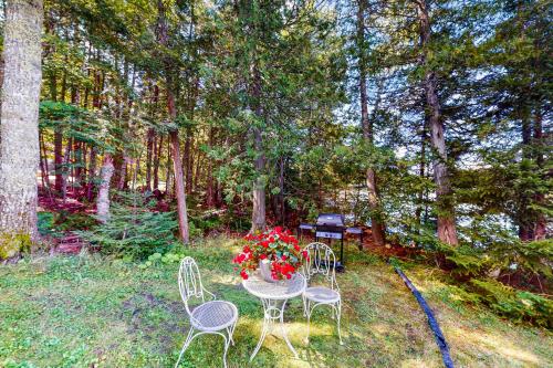 Lenas' Lakeside Cabin