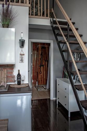 Osada Szara Wadera in โคมันตชา