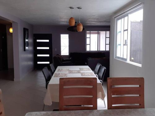 . Amplia casa para una familia completa