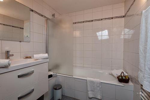 Chalet Hotel Les Blancs - 화장실