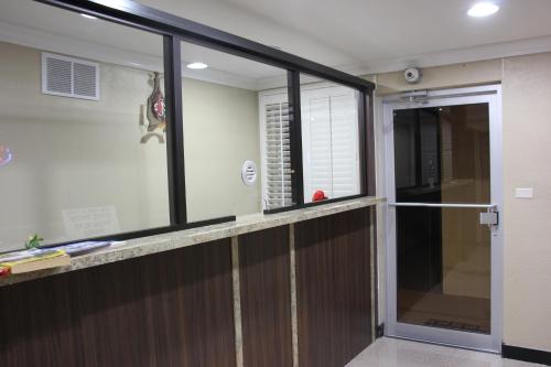 Budget Inn Lake Wales - 로비
