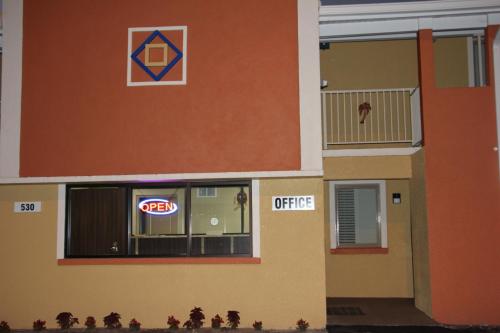 Budget Inn Lake Wales - 출입구