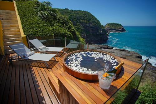 Вид, Cliffside Luxury Inn in Армасан-дус-Бузиус