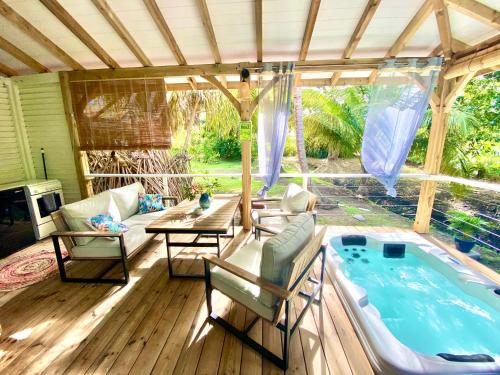 บริการและสิ่งอำนวยความสะดวก, Écolodge Ti-Spa avec Jacuzzi Privé Villa Gaïa (Ecolodge Ti-Spa avec Jacuzzi Prive Villa Gaia) in เลอ ยามัน