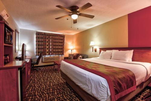 Ramada by Wyndham Oklahoma City Airport North - image 11