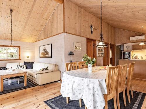  6 person holiday home in Bl vand in Blåvand