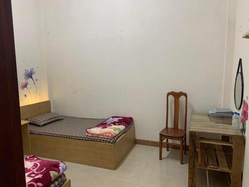 Economy Twin Room image 9