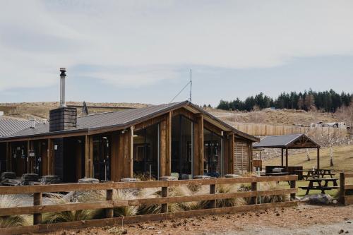 Lakes Edge Lodge - Accommodation - Lake Tekapo