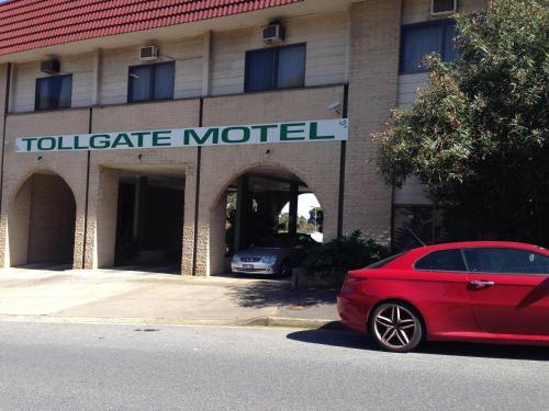 Bejárat, Tollgate Motel in Fullarton